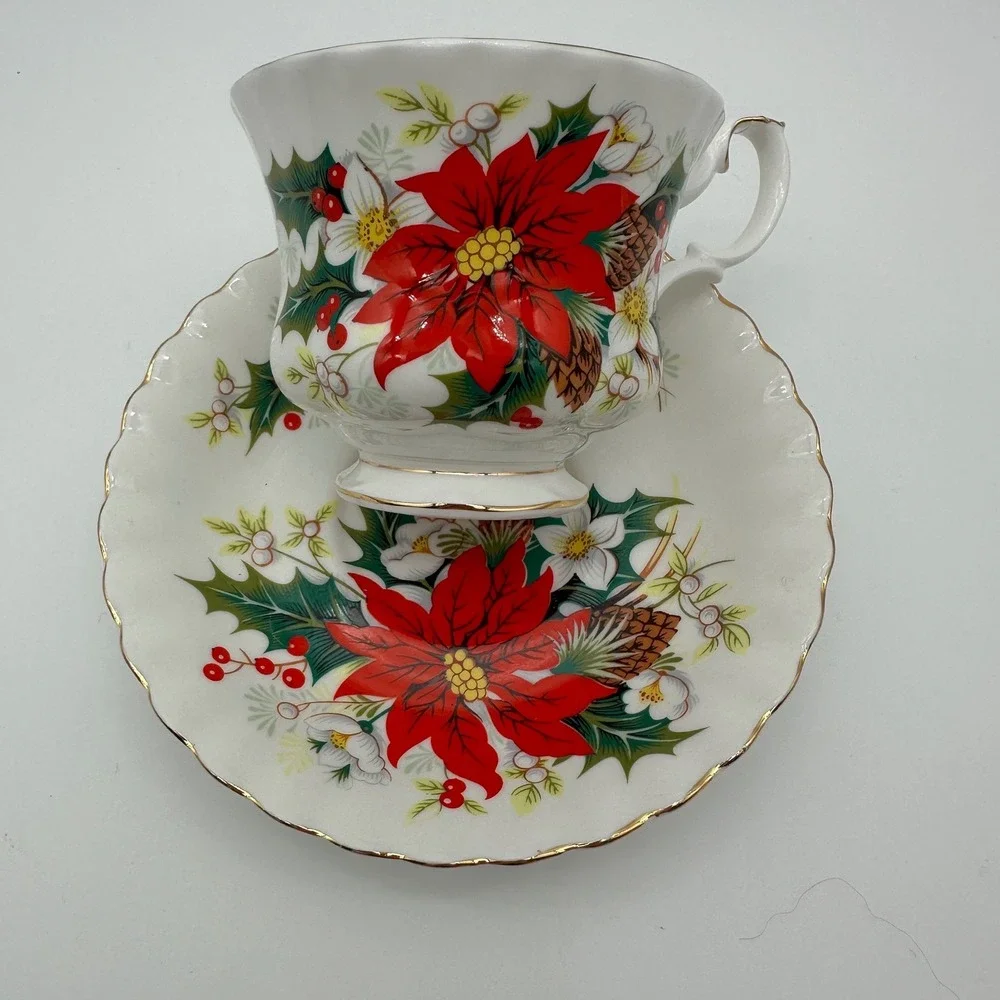 Royal Albert Yuletide Tea Cup Saucer Set Bone China England Poinsettia Christmas